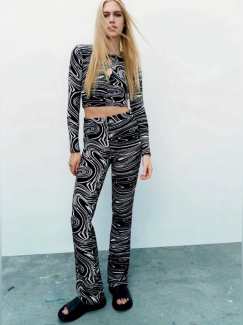 Zara Black & White Swirl Retro 70’s High-Rise Flare Knit Pants, Large